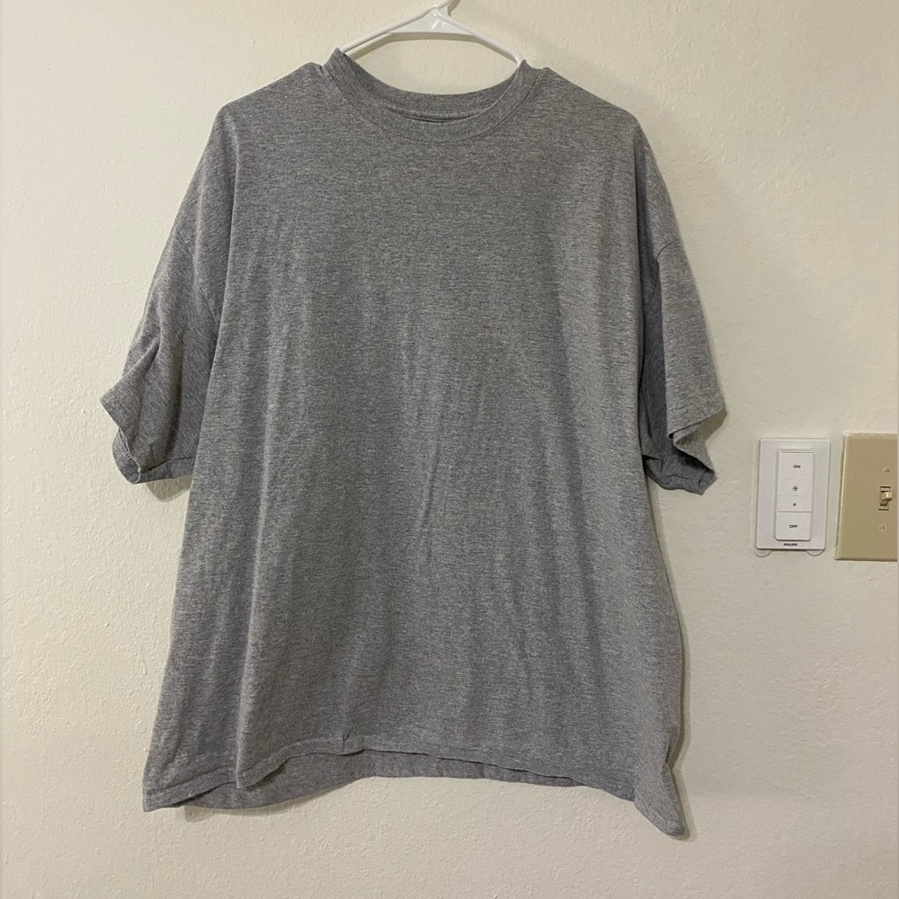 4 items for $10❄️ Men’s Gray T-shirt